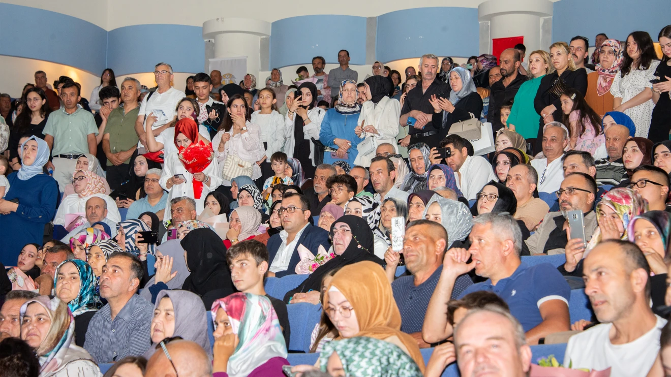 Selçuk Üniversitesi Sağlık Hizmetleri MYO’da mezuniyet sevinci